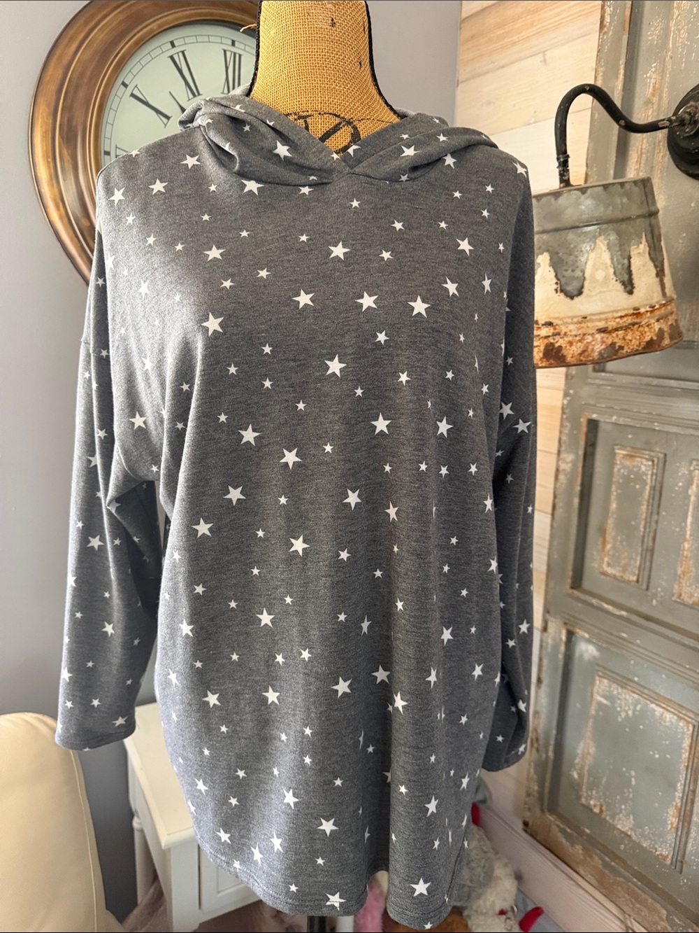Green Envelope Gray Star Print Hooded Sweatshirt